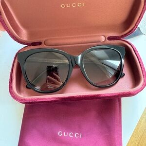 Gucci Women's Black Oversized Sunglasses